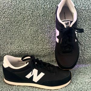 Woman’s  New Balance 501!!! Sz 10